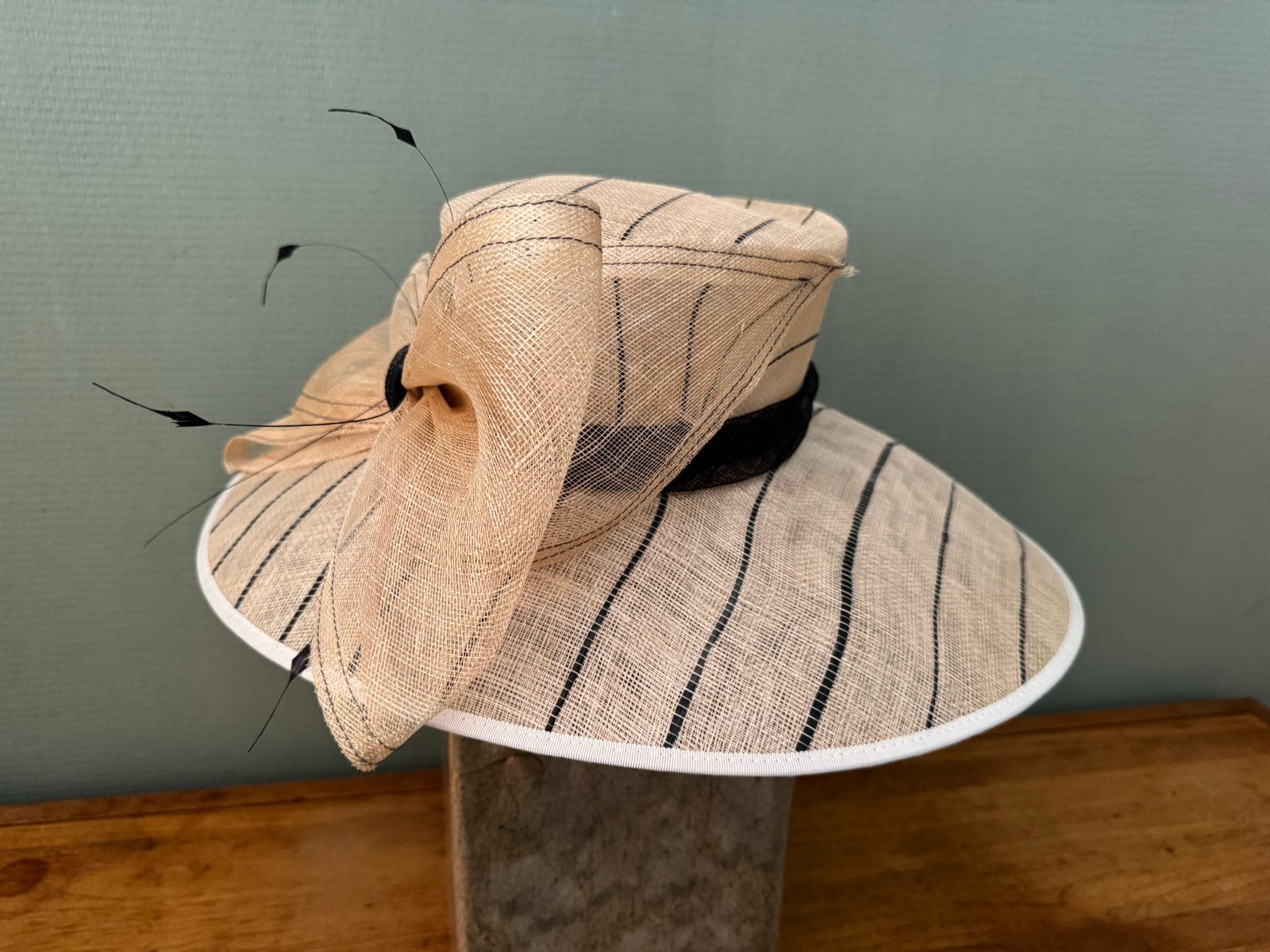Emma B Design Balfour Hats England hoed + originele doos, Kleding | Dames, Hoeden en Petten, Ophalen of Verzenden, Zo goed als nieuw