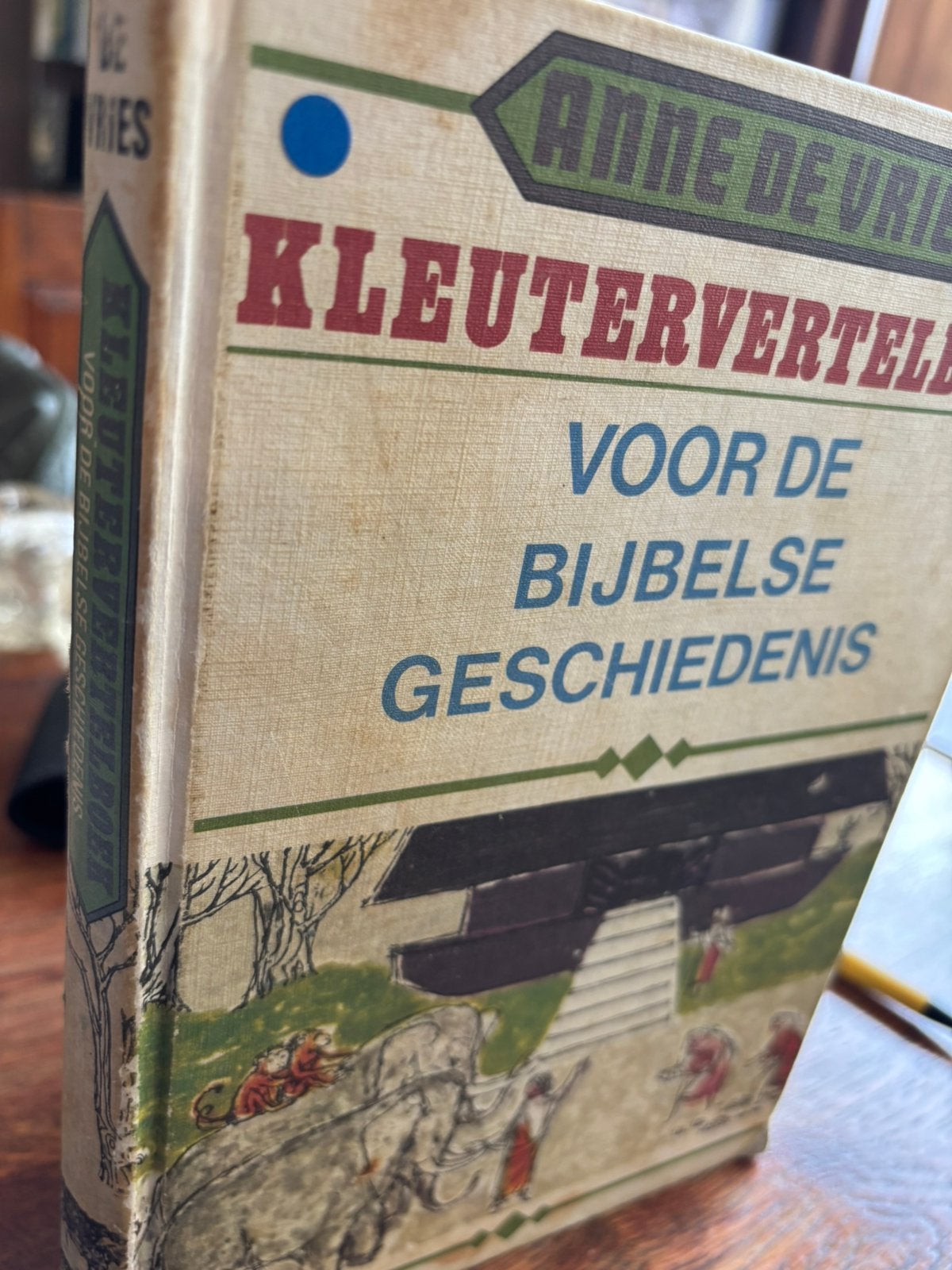 KLEUTERBIJBEL VOOR DE BIJBELSE GESCHIEDENIS OT/NT A.DE VRIES, Boeken, Ophalen of Verzenden, Gelezen
