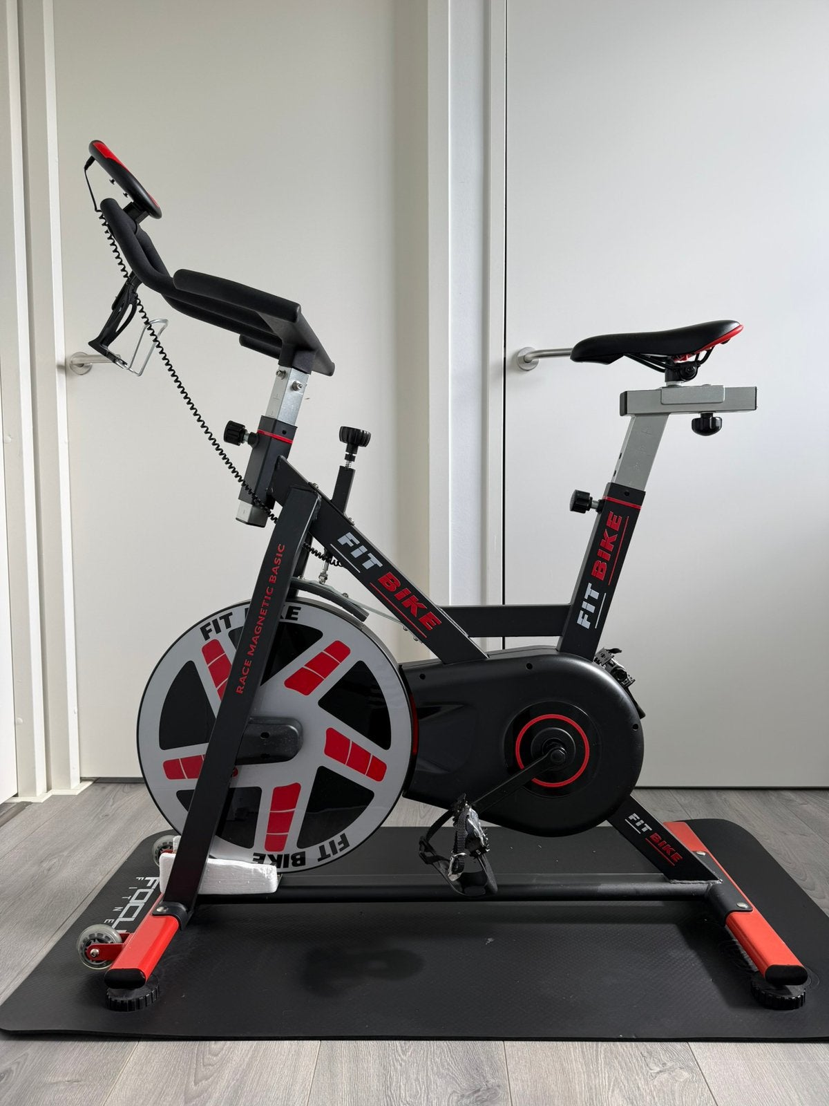 Fitbike Race Magnet Basic (indoor cycle | magneetweerstand), Ophalen, Zo goed als nieuw, Spinningfiets