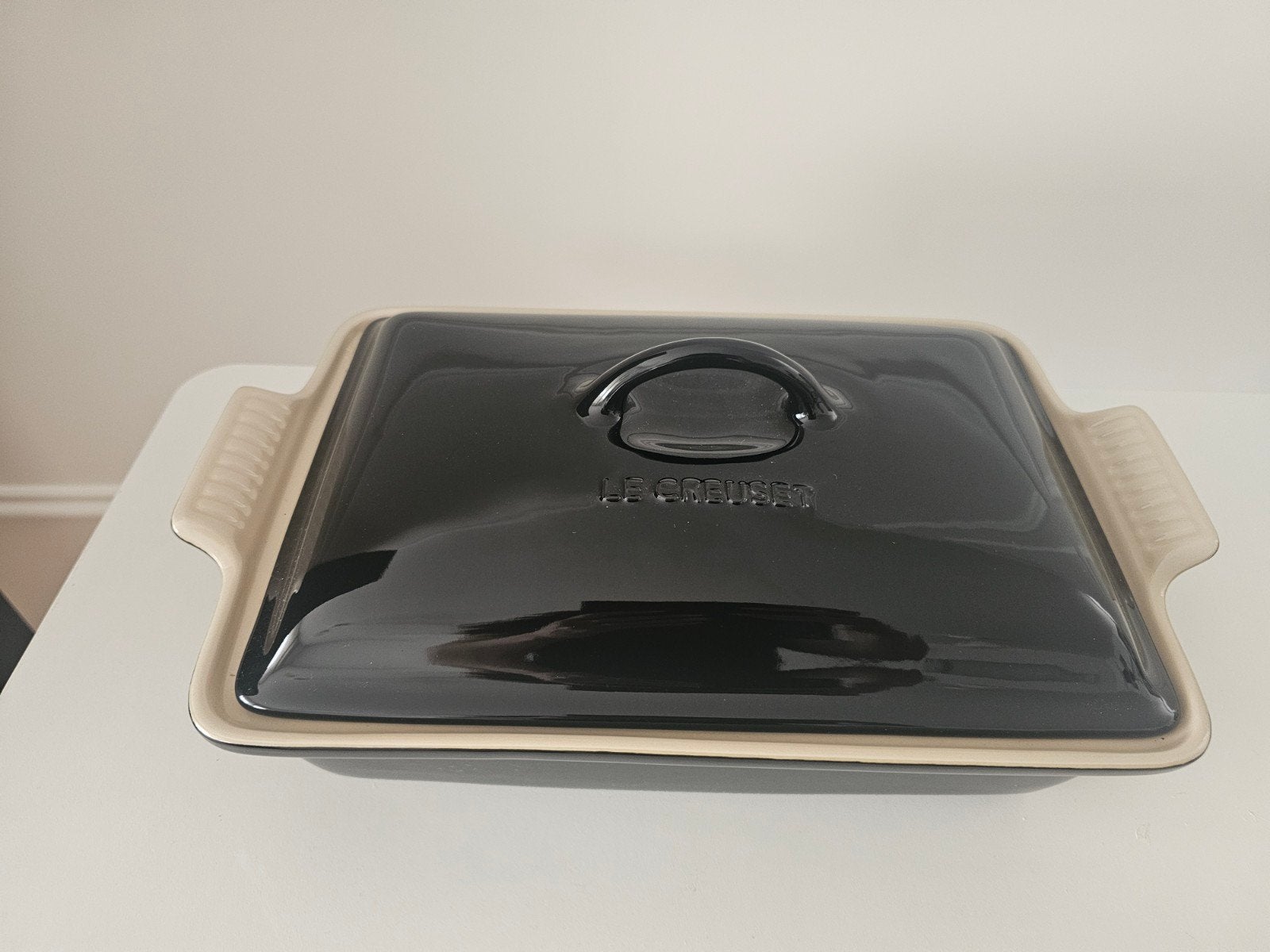Le Creuset Ovenschaal met deksel - Nieuwstaat, Le Creuset, Nieuw, Ophalen of Verzenden, Zwart