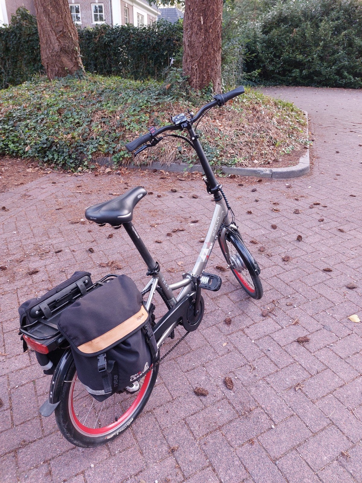 Foto 2 van Prachtige ebike vouwfiets. 60 km Actieradius