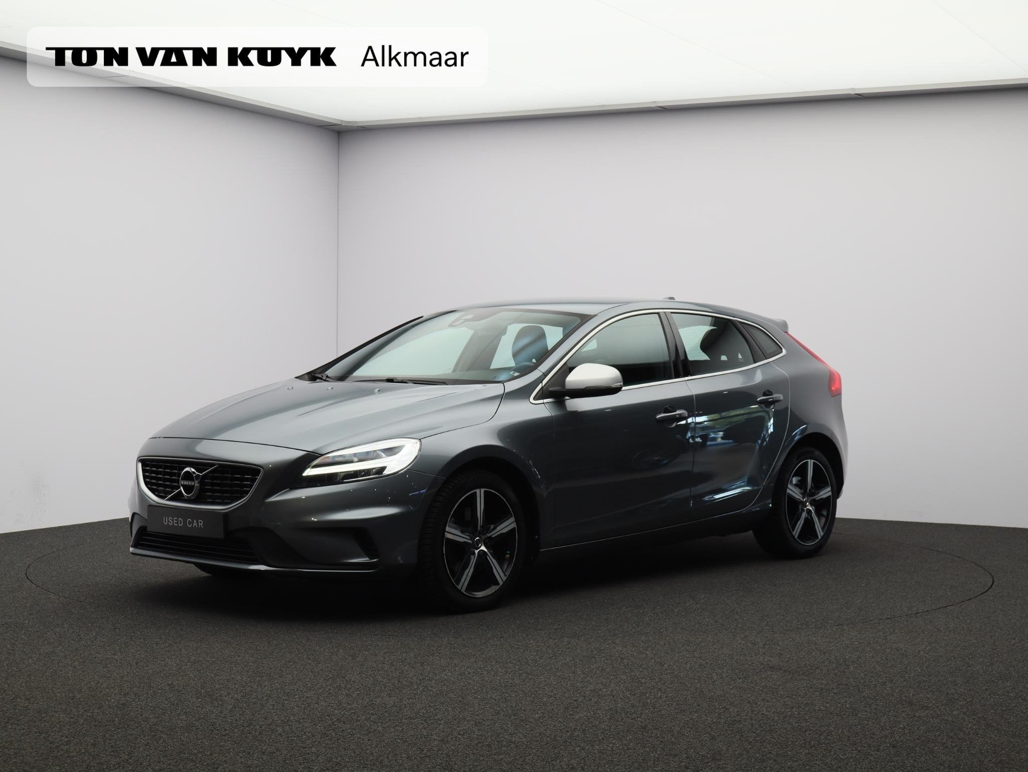 Volvo V40 2.0 T4 190PK Business Sport / Trekhaak / 17" / Nub, Gebruikt, Euro 6, Handgeschakeld, Automatische klimaatregeling