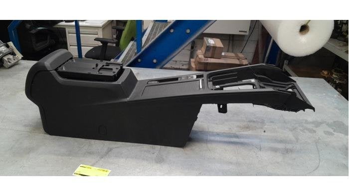 Middenconsoles van een Volkswagen Passat, Gebruikt, -, Volkswagen, -