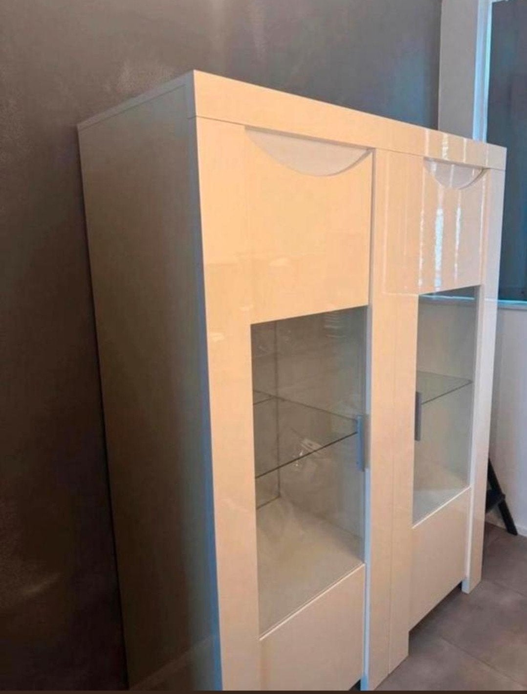 GRATIS Kast voor de opknapper - wit/geel, Ophalen, 50 tot 100 cm, 150 tot 200 cm, 25 tot 50 cm