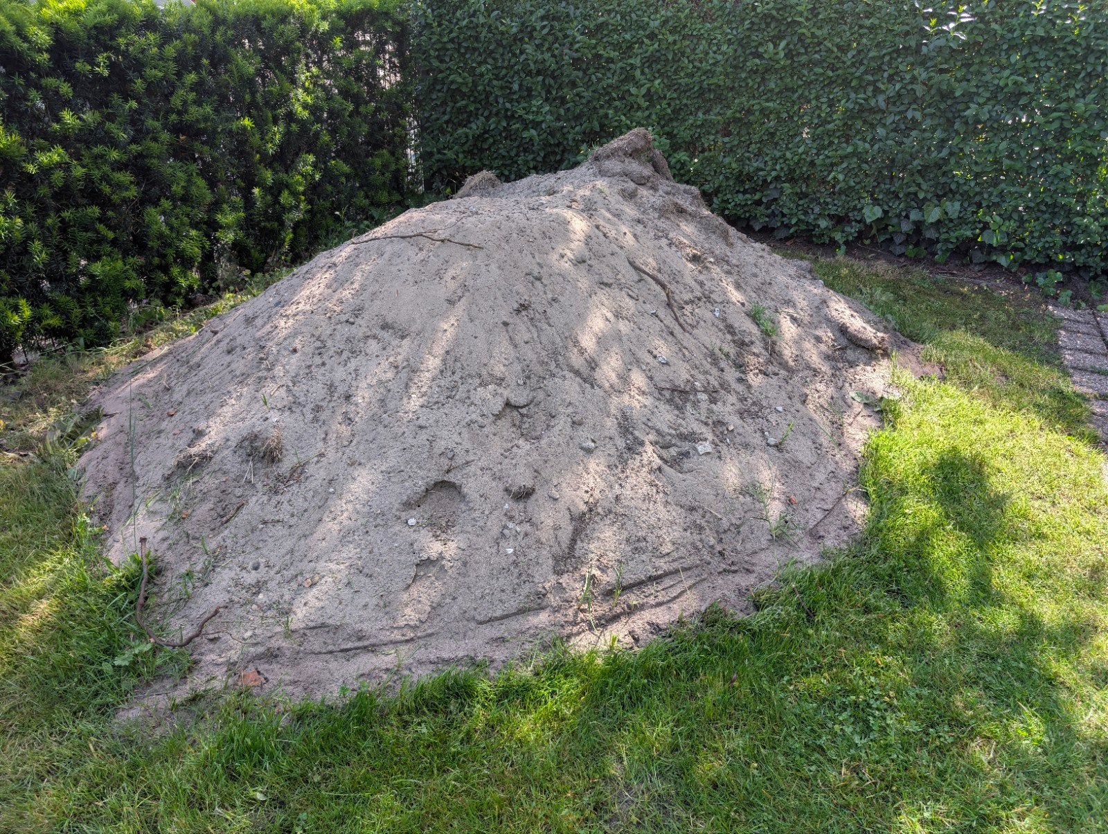 Grote berg zand voor diverse toepassingen, Ophalen, Gebruikt, Ophoogzand