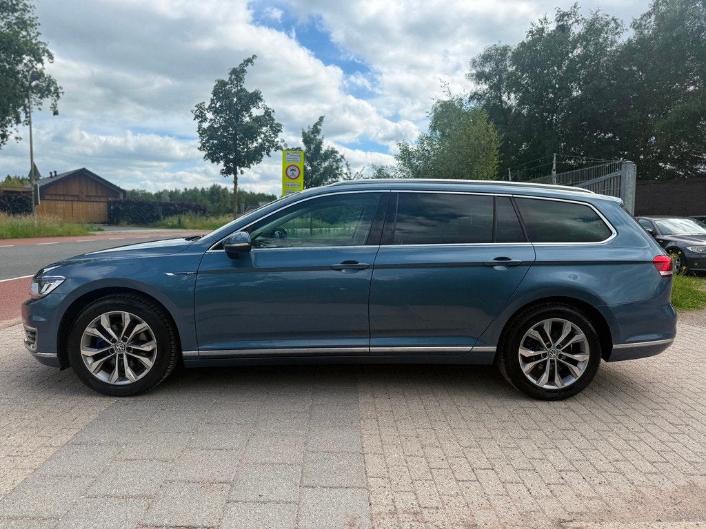Volkswagen Passat Variant 1.4 TSI GTE Connected Series, Auto's, Gebruikt, Blauw, Hybride Elektrisch/Benzine, 1600 kg