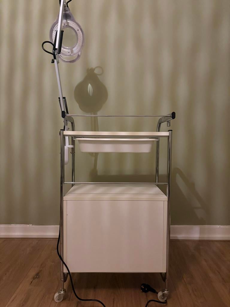 Medische Trolley met Vergrootlamp - Salon/Praktijk, Ophalen of Verzenden, Zo goed als nieuw