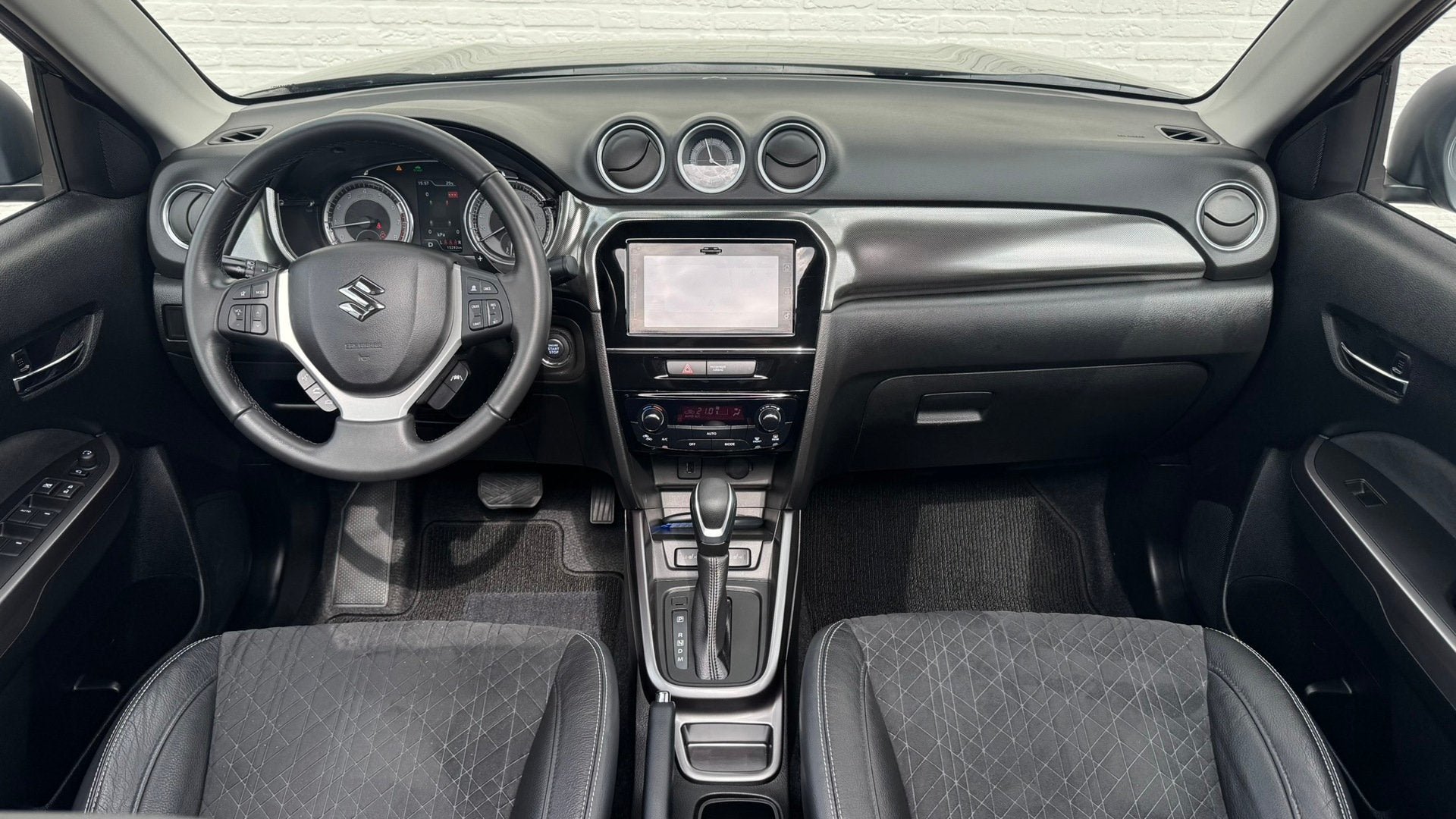 Suzuki VITARA 1.5 Hybrid Style Rhino Edition Panorama Carpla, Auto's, Dealer onderhouden, Gebruikt, 4 cilinders, 400 kg