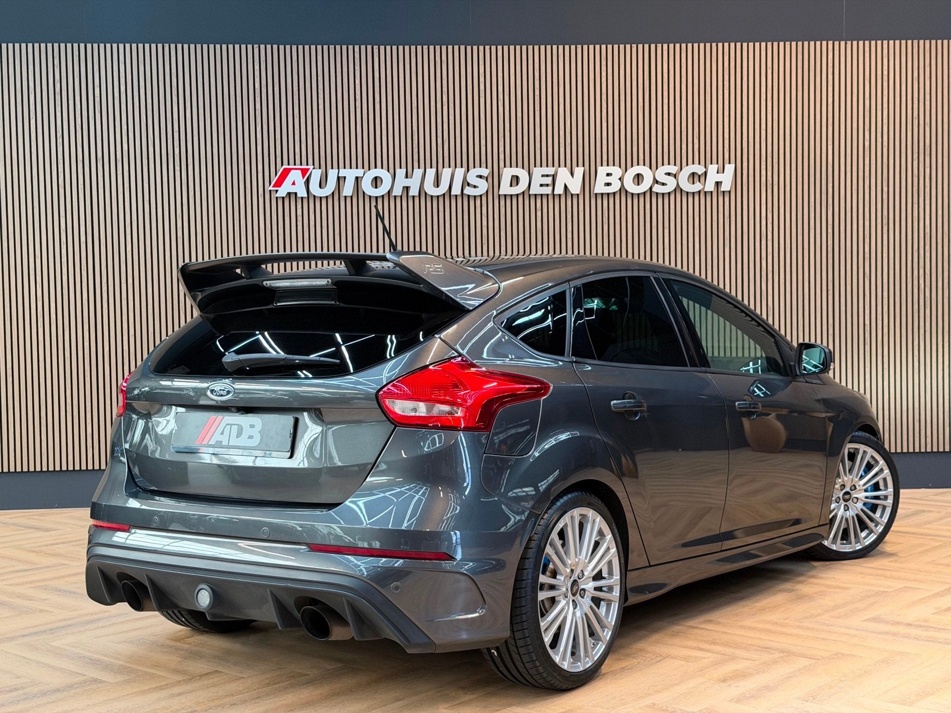 Ford Focus 2.3 RS 350PK - Sony - Camera, Auto's, Gebruikt, 4 cilinders, Leder en Stof, 2261 cc