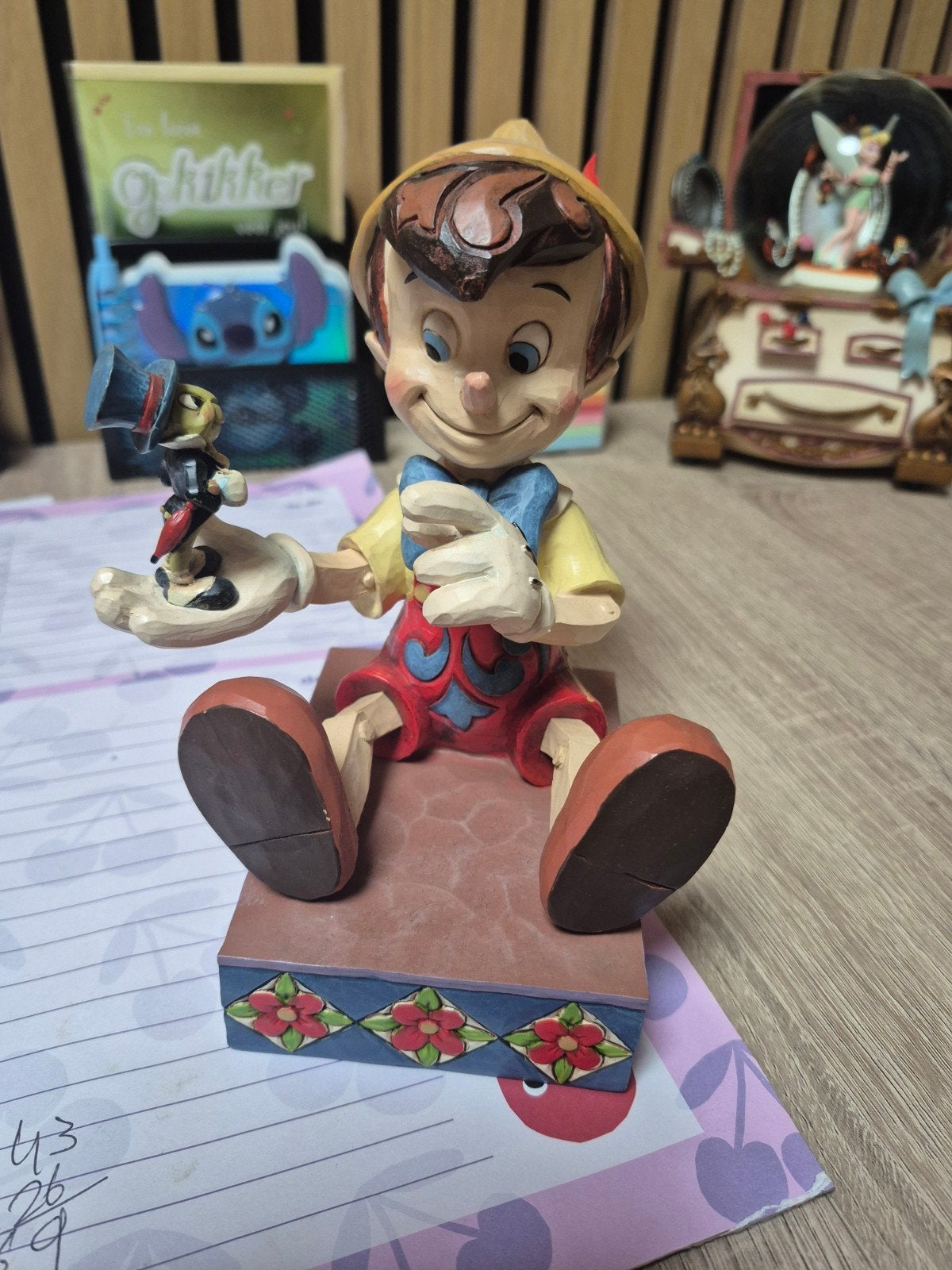 Jim Shore Disney Pinokkio met Japie Krekel beeldje, Verzamelen, Ophalen of Verzenden, Zo goed als nieuw