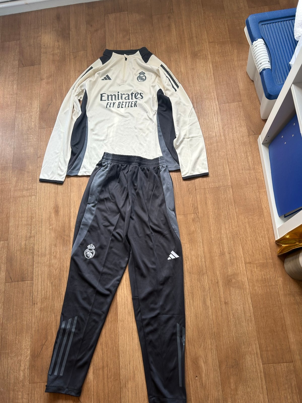 Nieuw Adidas Real Madrid Trainingspak Kindermaat XL 2024-202, Maat XS of kleiner, Ophalen of Verzenden, Nieuw, Trainingspak