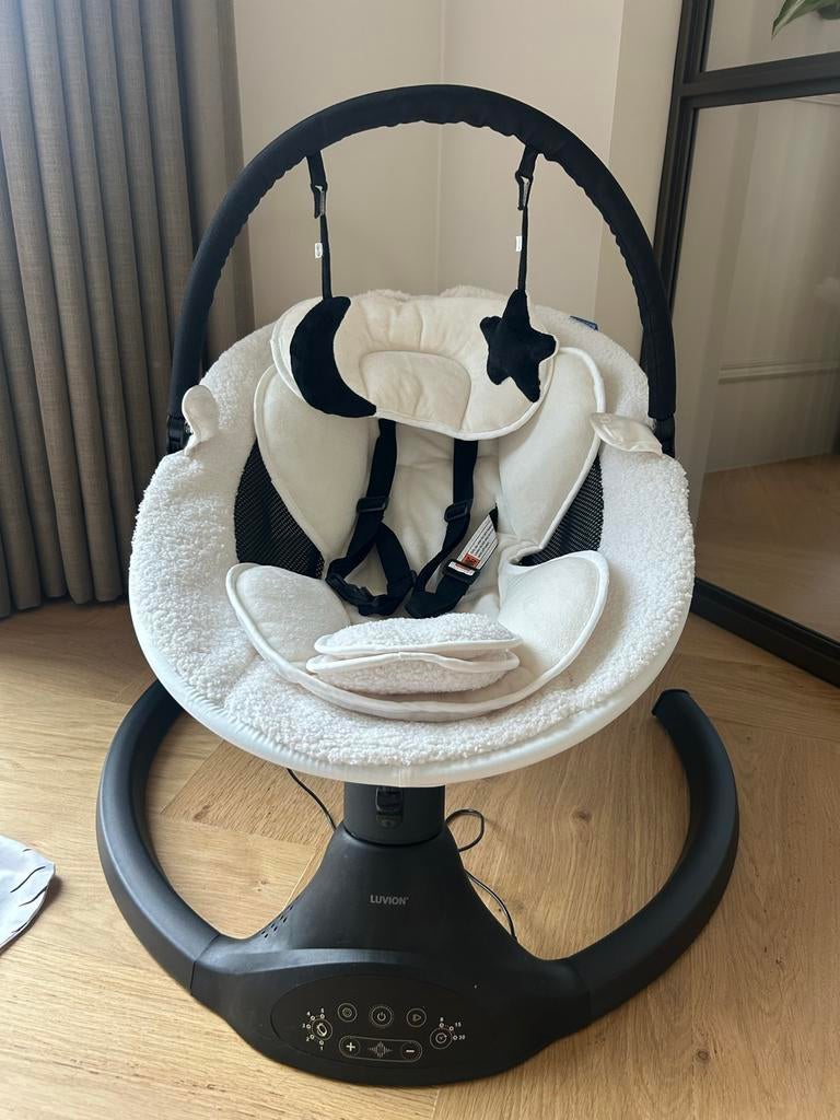 Luvion luxe baby wipstoel (elektrisch) in nieuwstaat, Ophalen of Verzenden, Zo goed als nieuw