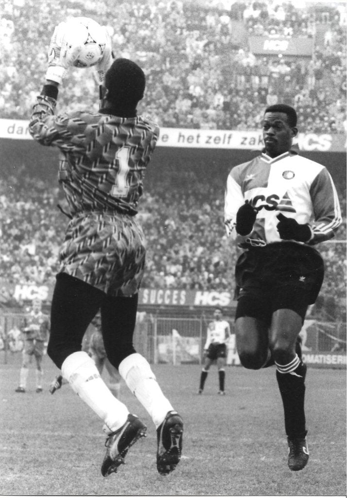 persfoto Piet Bouts 09-12-1990 Feyenoord-Ajax, Verzenden, Zo goed als nieuw, Ajax, Overige typen