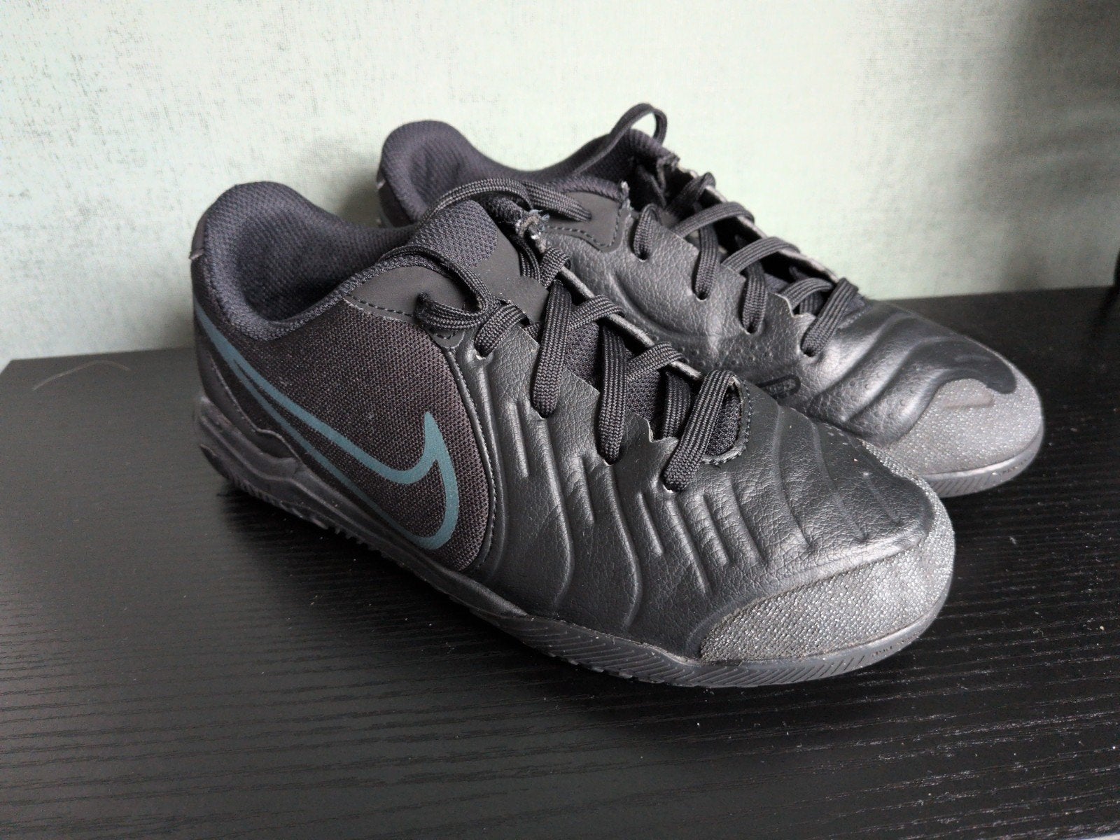 Nike Tiempo Legend 9 Club IC Zaalvoetbalschoenen - Maat 35.5, Ophalen of Verzenden, Zo goed als nieuw, Schoenen