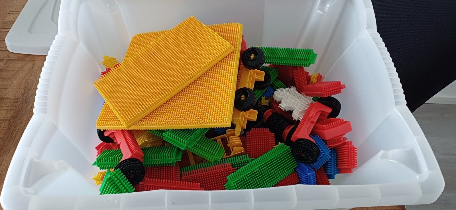 Curver bak gevuld met noppers, Ophalen, Gebruikt, Jongen of Meisje