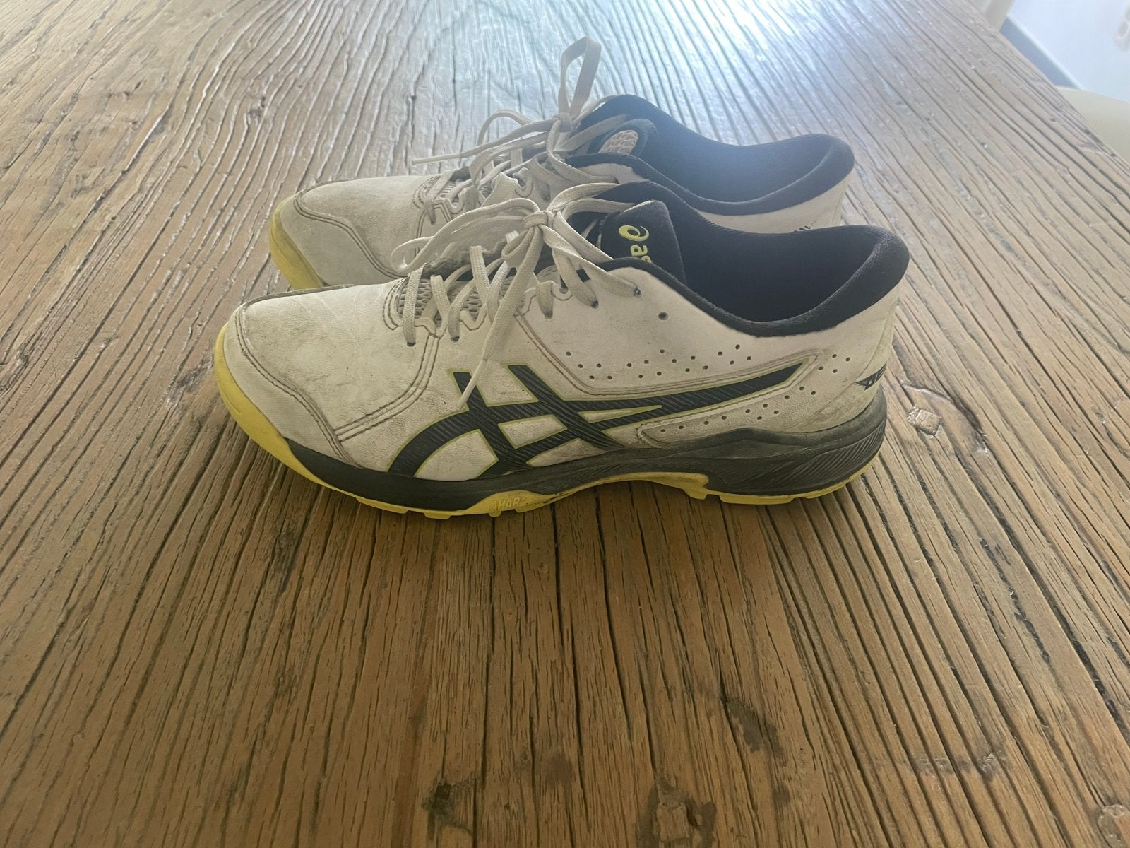 ASICS Hockeyschoenen - Zo goed als nieuw, Sport en Fitness, Hockey, Ophalen of Verzenden, Zo goed als nieuw, Schoenen