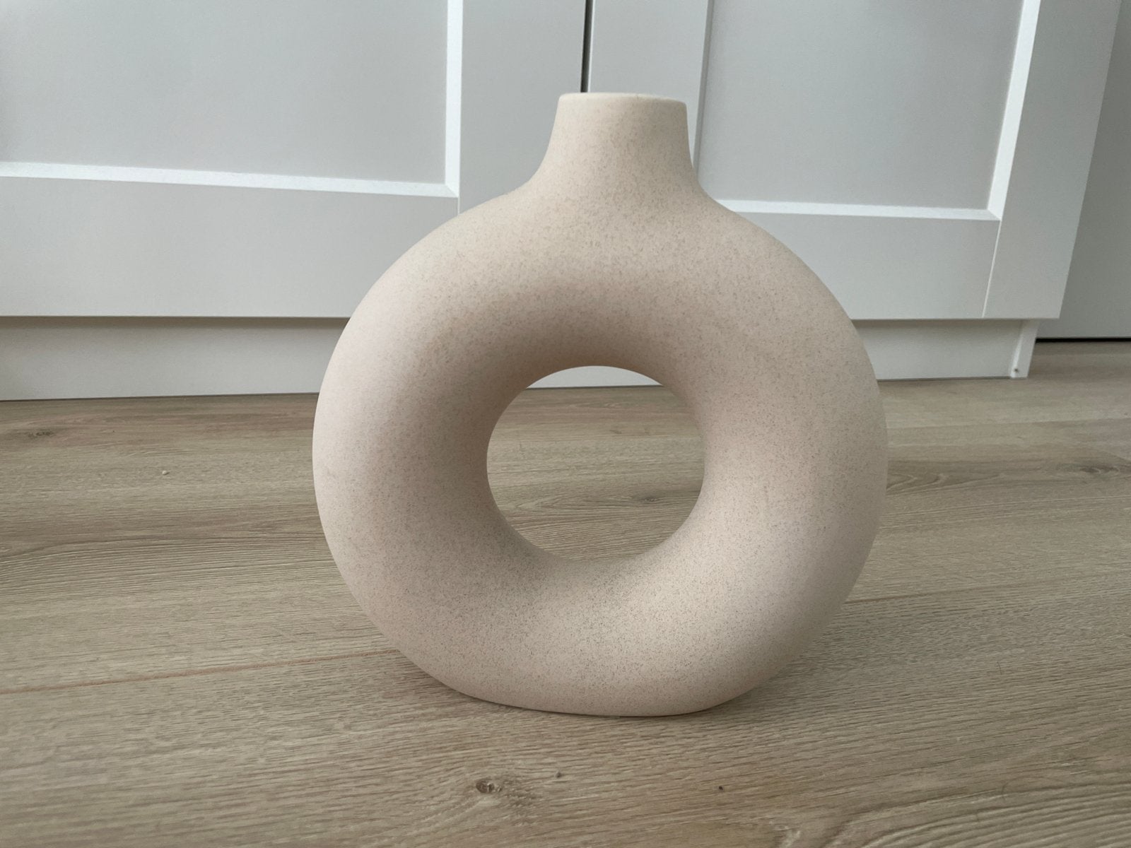 Donut vaas beige - H&M Home, Huis en Inrichting, Woonaccessoires | Vazen, Overige kleuren, Aardewerk of Porselein, Nieuw, Ophalen of Verzenden