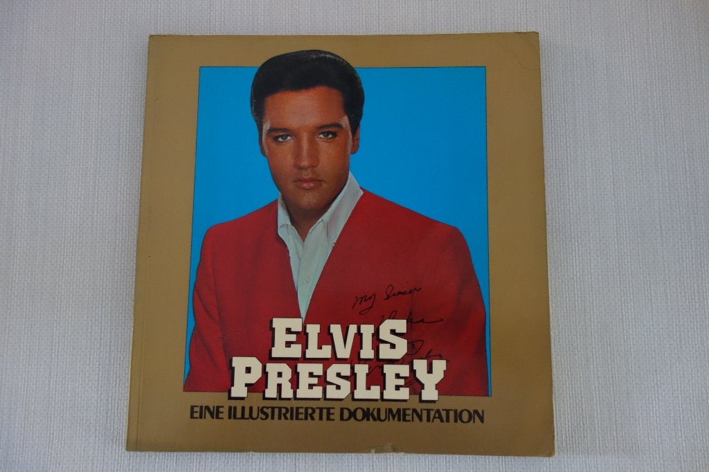 Elvis Presley boek, Eine illustrierte dokumentation, Verzamelen, Ophalen of Verzenden, Gebruikt, Boek, Tijdschrift of Artikel