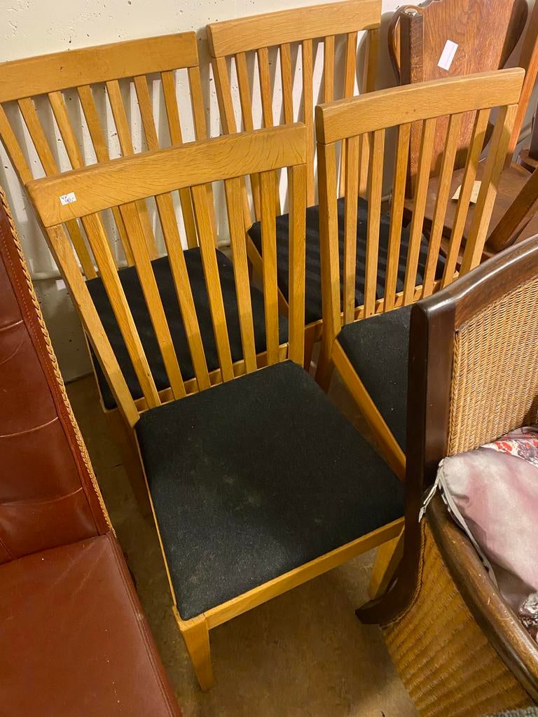 Set van 4 houten eetkamerstoelen met zwarte zitting, Ophalen, Gebruikt, Overige kleuren, Vier