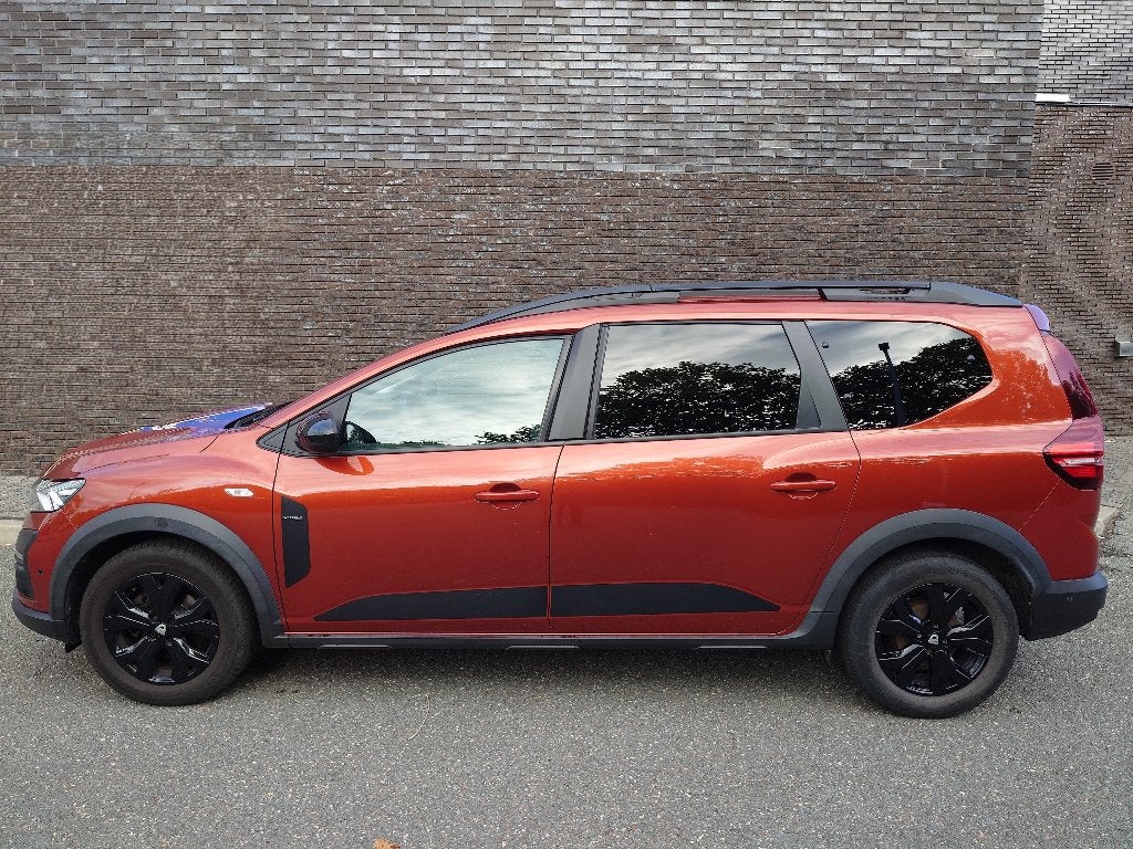 Dacia Jogger 1.0 TCe 110pk 7pl 2022 Bruin, Auto's, Voorwielaandrijving, Stof, Bruin, 7 stoelen