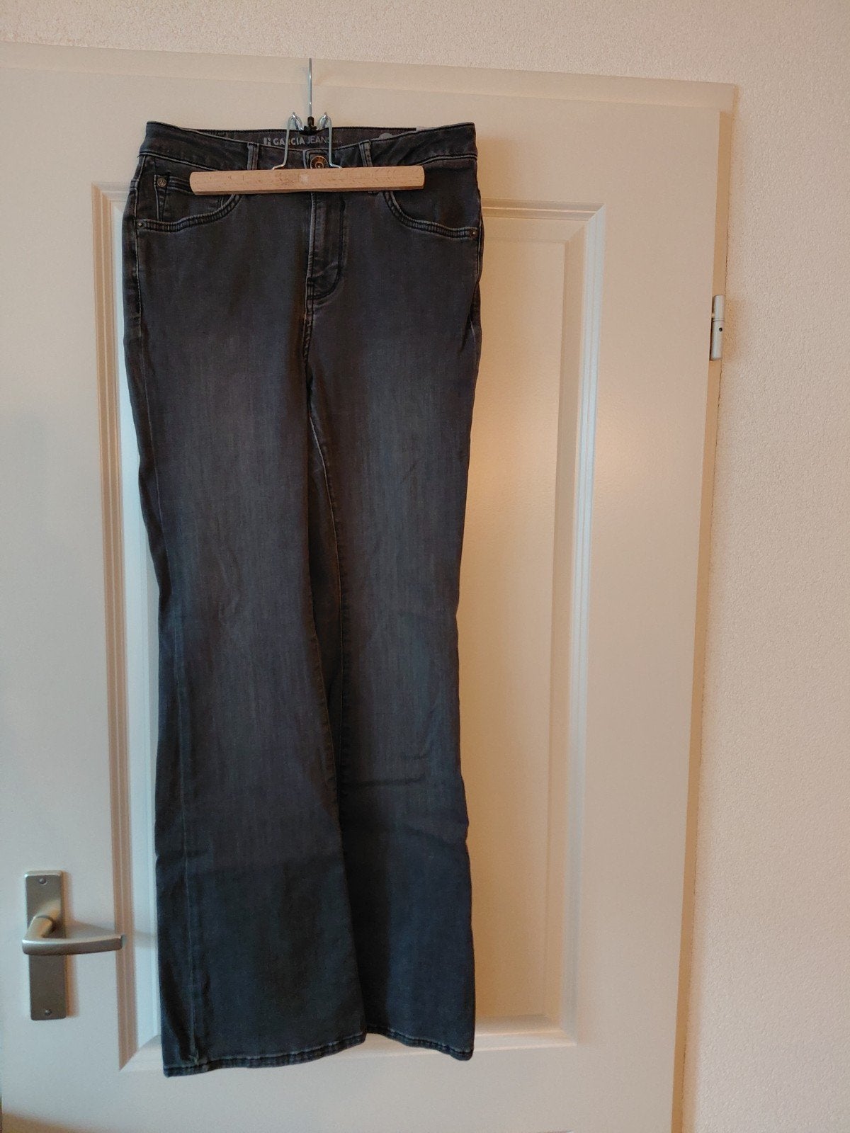Garcia Jeans Celia Superslim Fit High Waist Flared Leg W28, Kleding | Dames, Spijkerbroeken en Jeans, Ophalen of Verzenden, Zo goed als nieuw