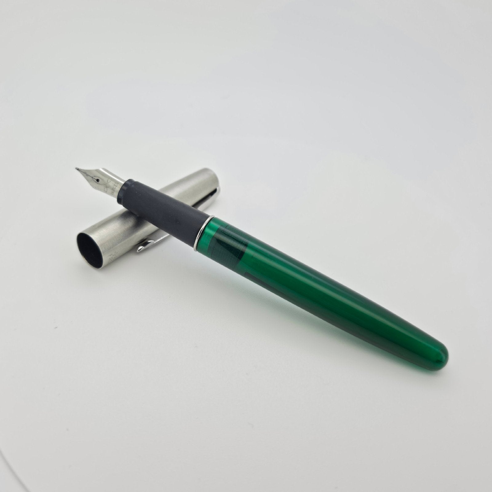 Parker Frontier Vulpen – Translucent / Demogreen & RVS Kap, Ophalen of Verzenden, Zo goed als nieuw, Vulpen, Parker