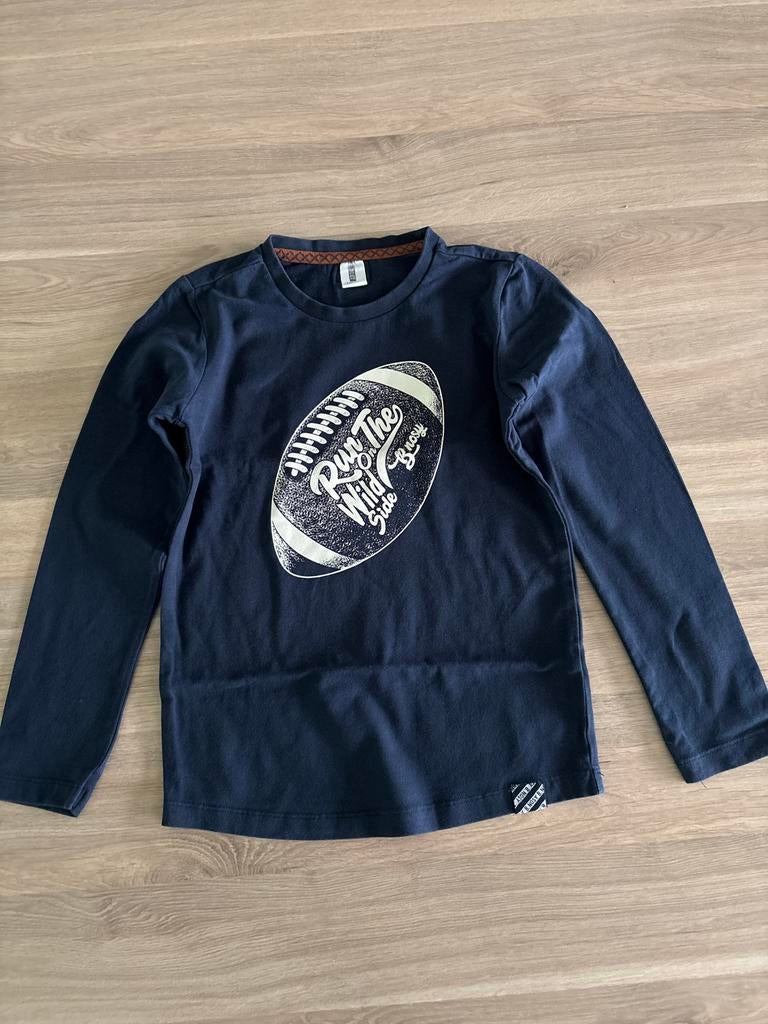 B.Nosy Longsleeve met Rugbybal Print - Maat 122/128, Ophalen of Verzenden, Zo goed als nieuw, Jongen, Shirt of Longsleeve