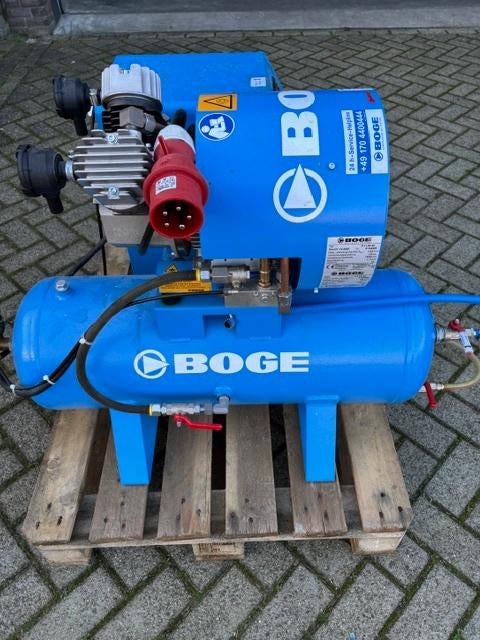 Boge P2 LR Industriële Luchtcompressor met Luchtdroger, 10 bar of meer, Ophalen of Verzenden, Zo goed als nieuw, 200 tot 400 liter/min