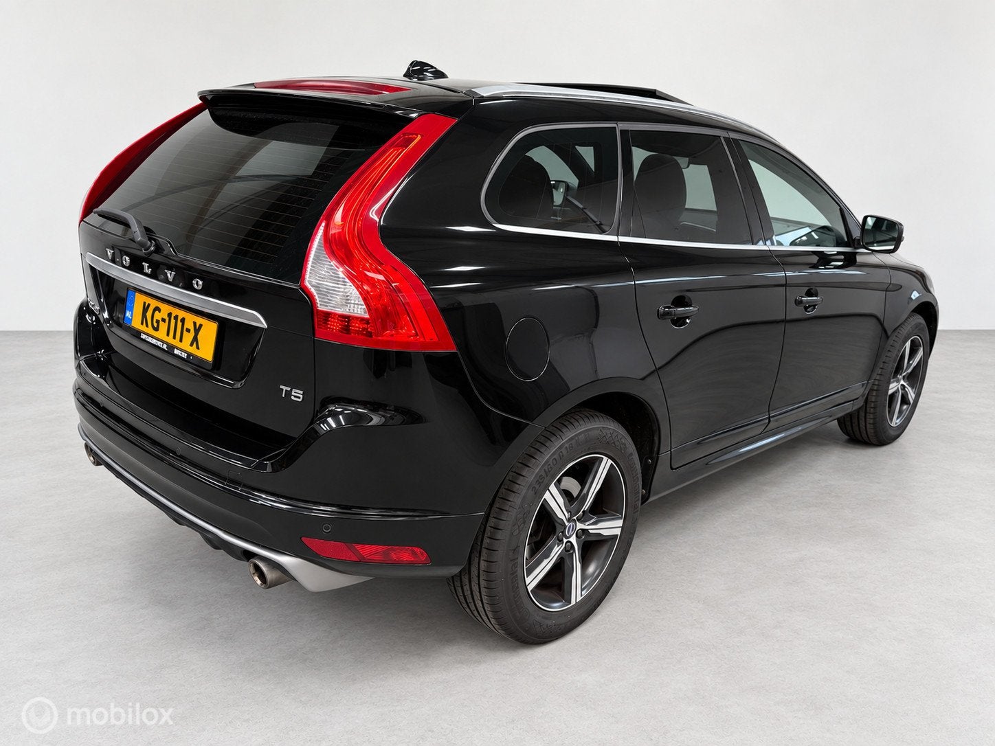 Volvo XC60 2.0 T5 R-Design NL-AUTO / DEALER HISTORIE / PANO, Auto's, 15 km/l, Gebruikt, Euro 6, 4 cilinders