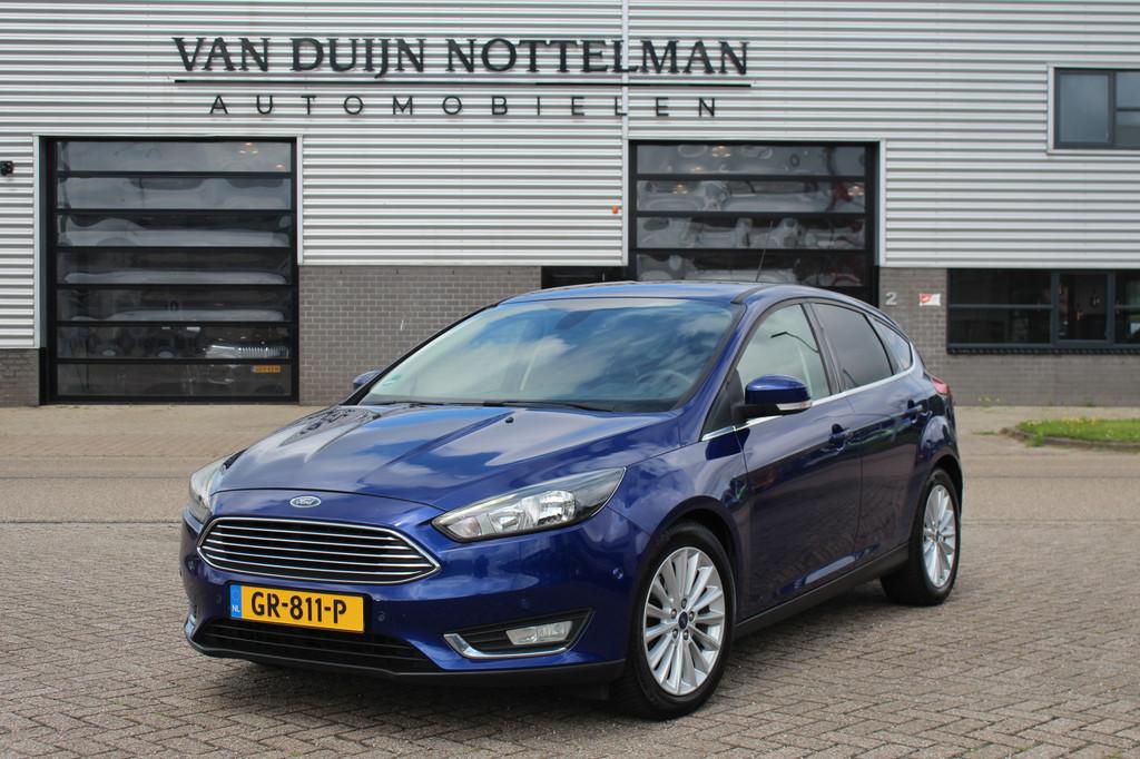 Ford Focus 1.5 Titanium Edition / Navigatie / PDC / Trekhaak, Auto's, Stof, 4 cilinders, Blauw, Origineel Nederlands