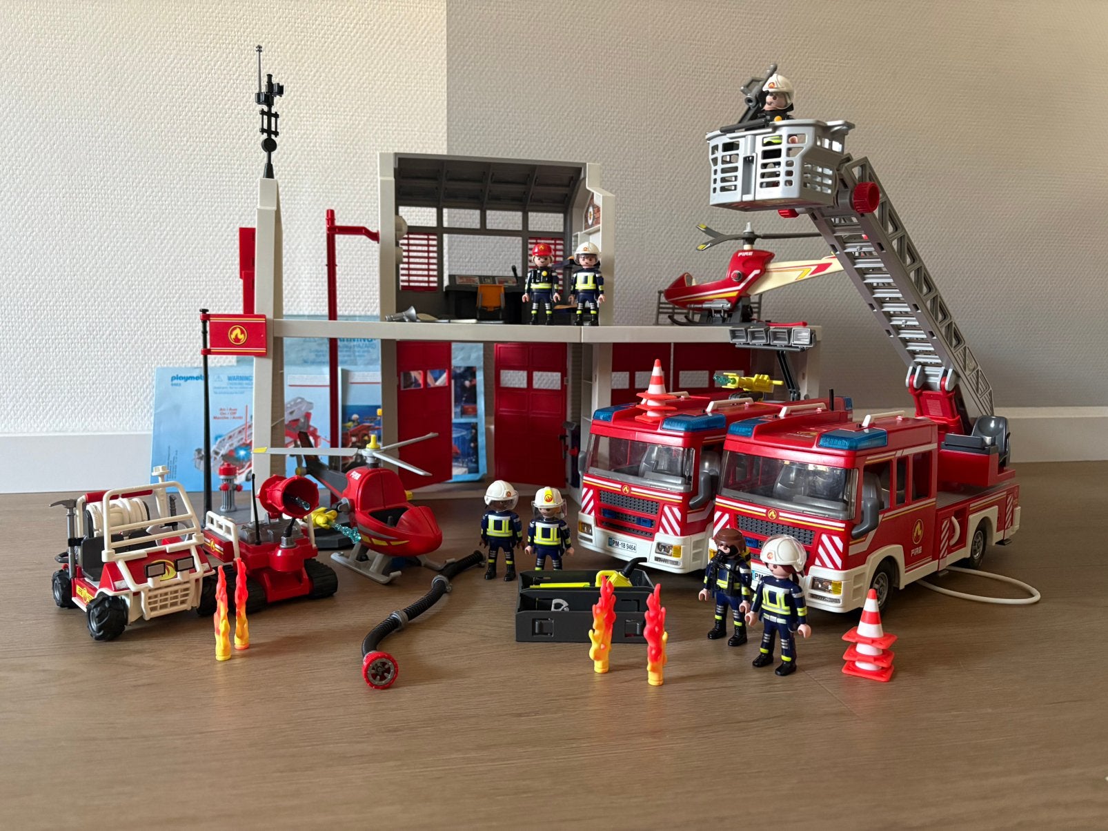Playmobil Brandweerkazerne met voertuigen en figuren, Ophalen, Gebouw, Complete set, Zo goed als nieuw