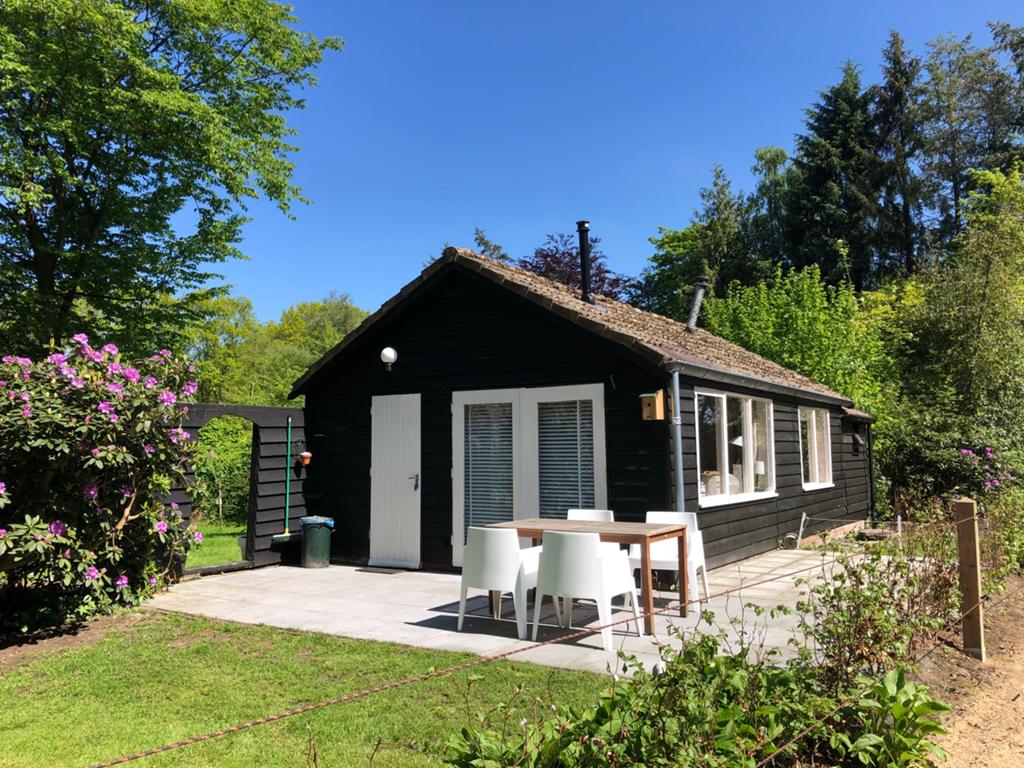 Vakantiehuisje te huur, In bos, Internet, 2 slaapkamers, 3 personen