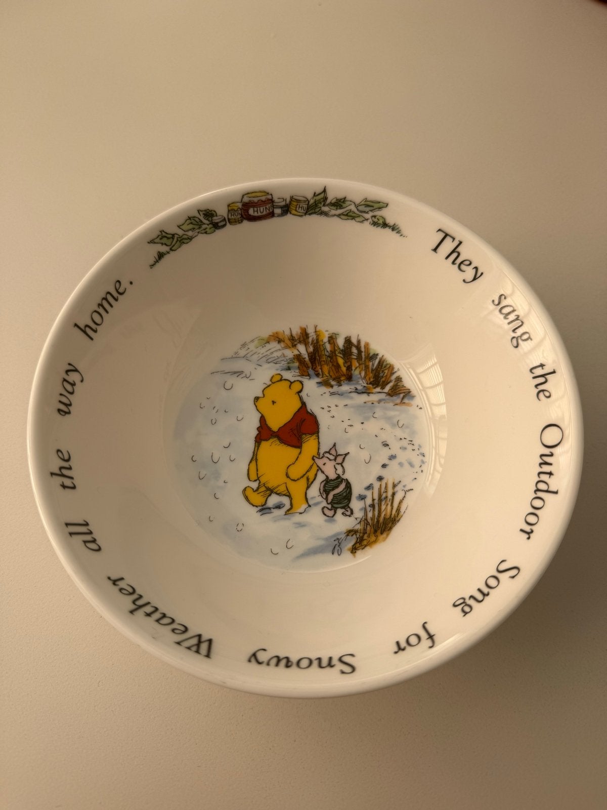 Winnie de Poeh schaal - 'Snowy Weather Outdoor Song', Ophalen, Porselein of Keramiek, Schaal, Rond