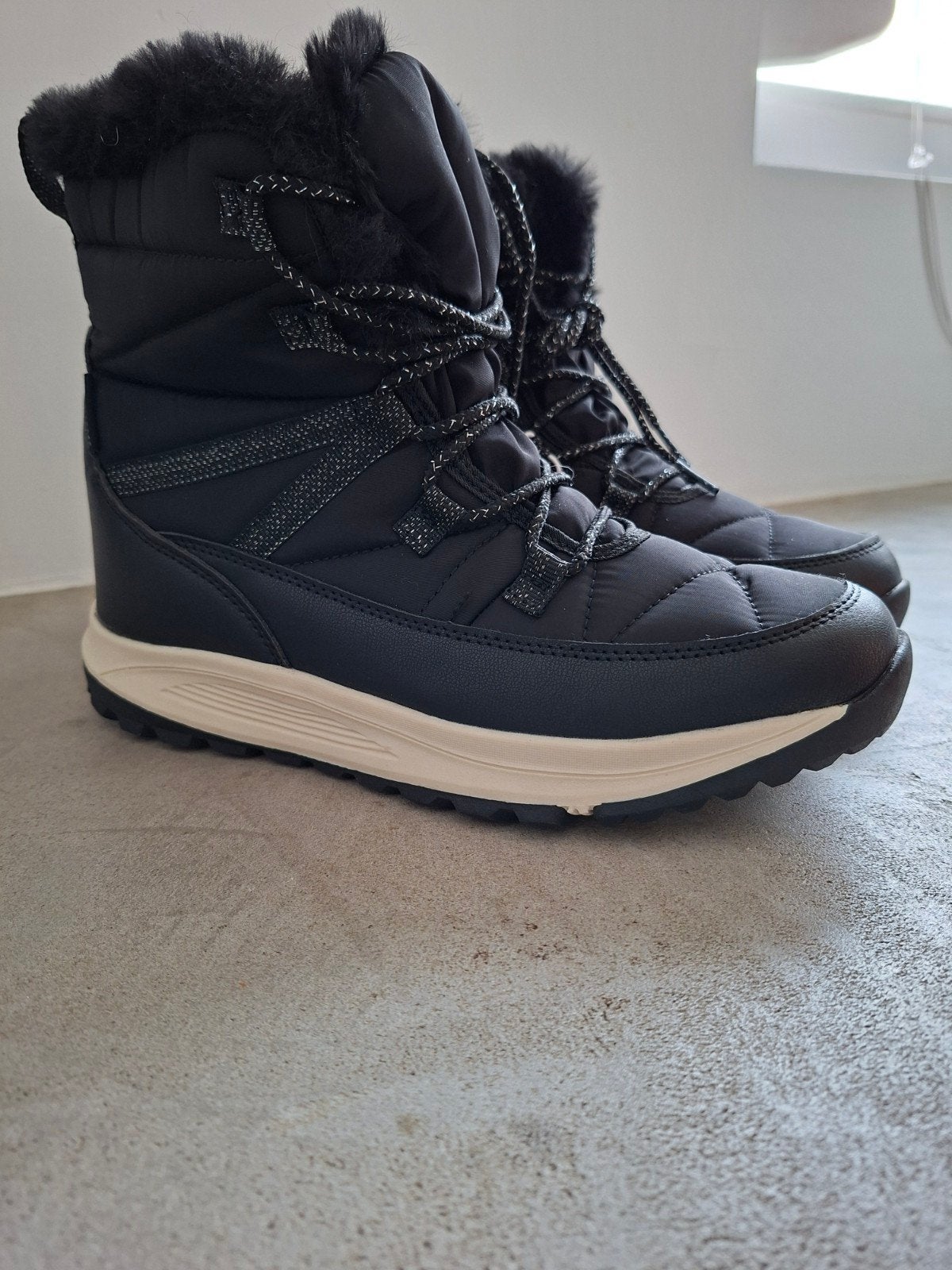 Nieuwe zwarte snowboots met bontvoering, Zwart, Snowboots, Nieuw, Ophalen of Verzenden