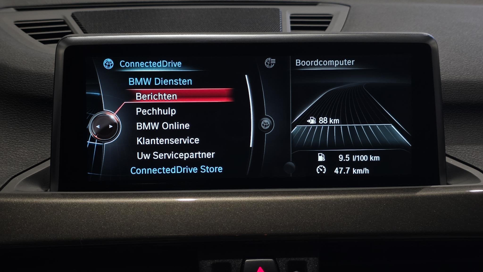Foto 21 van BMW X1 xDrive20i Executive | Panorama | Hud | Sfeer | Camera