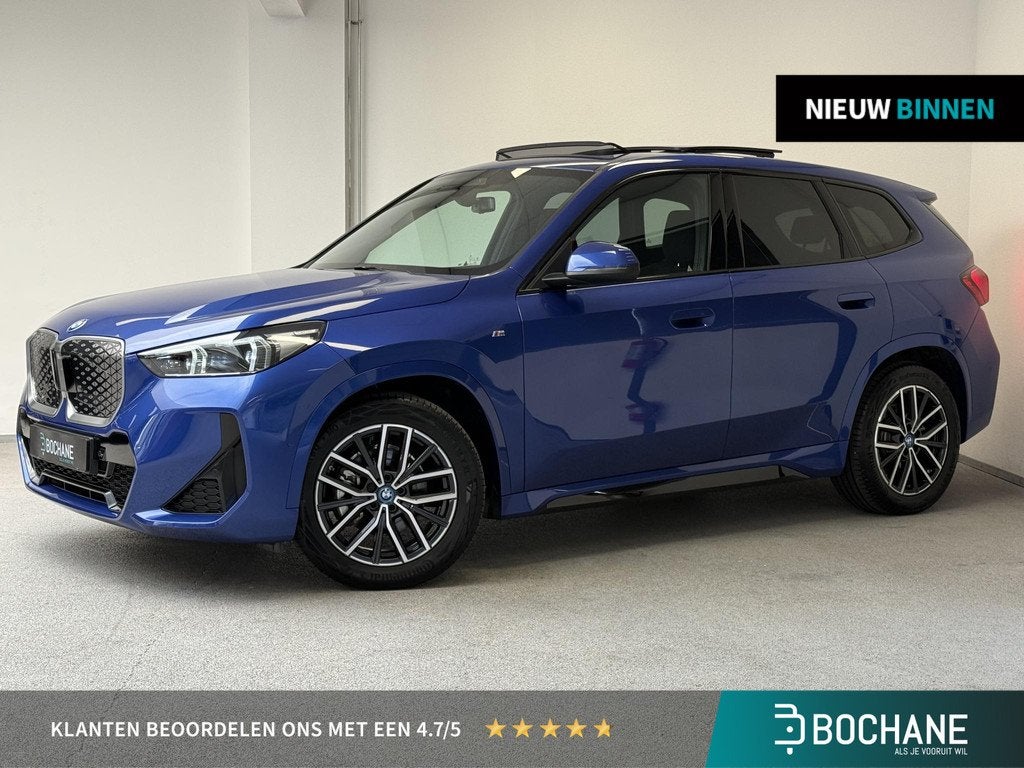 BMW iX1 eDrive20 67 kWh M-Sport | SOH 98% | PANO | CAMERA |, Auto's, Gebruikt, Met garantie (alle), Blauw, Automatische klimaatregeling