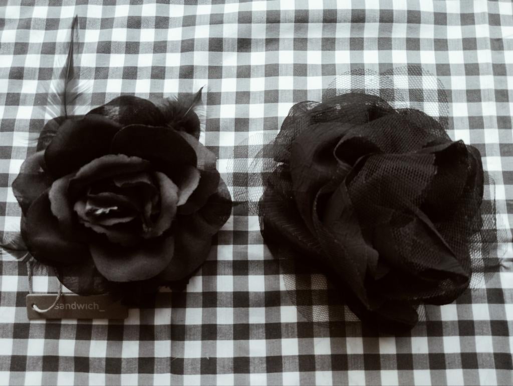 Set van 2 corsages o.a. Sandwich nieuw zwart, ook haarclip, Ophalen of Verzenden, Nieuw