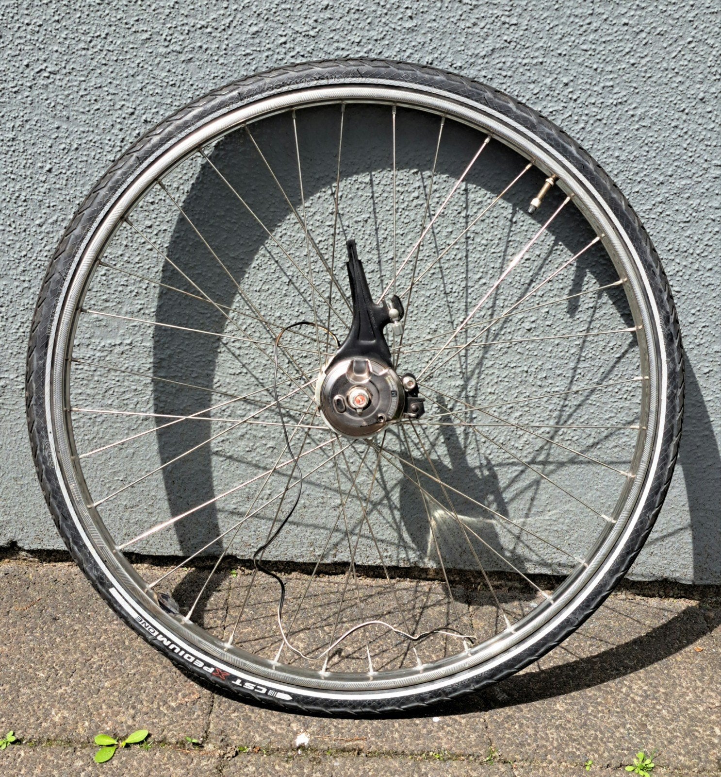Voorwiel met naafdynamo, 28 inch., Ophalen