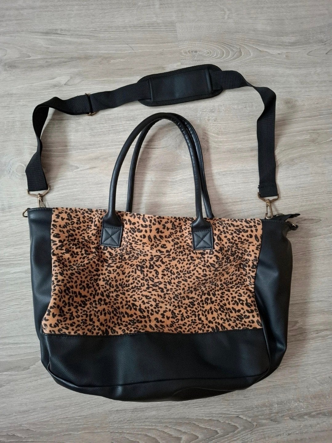 Mooie royale tas met verstelbare schouderband, Sieraden, Tassen en Uiterlijk, Tassen | Damestassen, Zo goed als nieuw, Schoudertasje