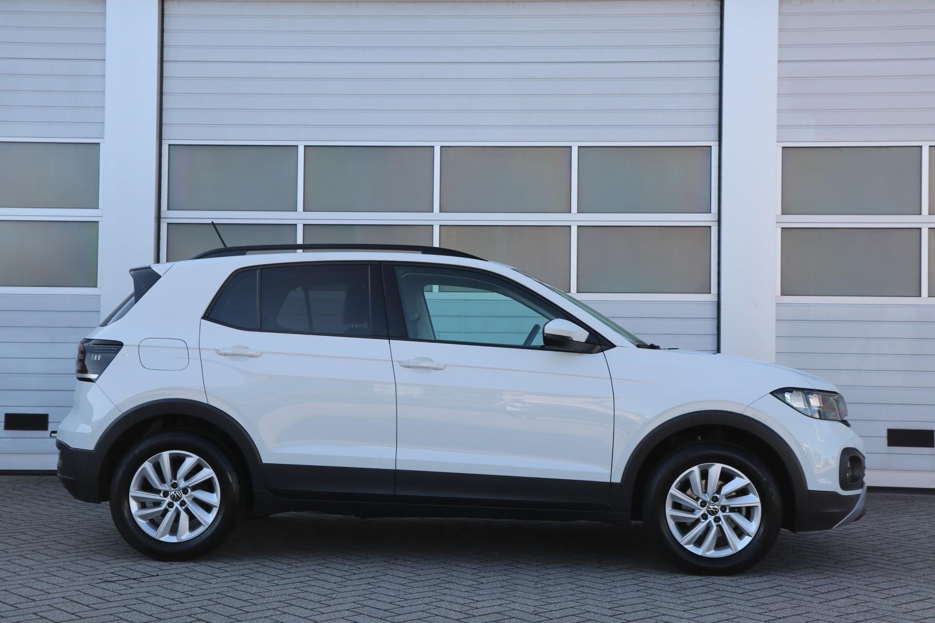 Volkswagen T-Cross 1.0 TSI 95 pk Life | Trekhaak | Apple Car, 12 maanden, Gebruikt, 95 pk, 620 kg