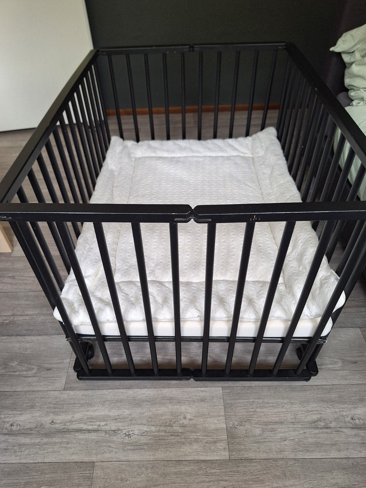 Zwarte inklapbare box, Kinderen en Baby's, Boxen, Ophalen, Gebruikt, Vierkant, Wieltjes