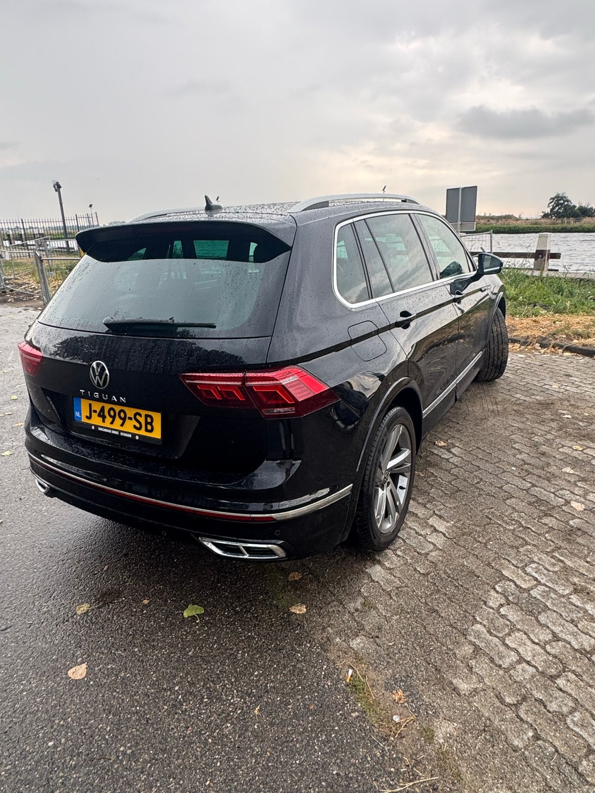 Volkswagen Tiguan R-Line 1.5 TSI ACT 150pk DSG 2020 Zwart, 1441 kg, 4 cilinders, Zwart, 75 €/maand