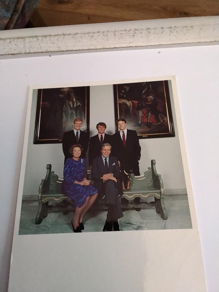 KONINKLIJKE FAMILIE T.G.V. HET 25 JARIG HUWELIJKSFEEST VAN, Ophalen of Verzenden