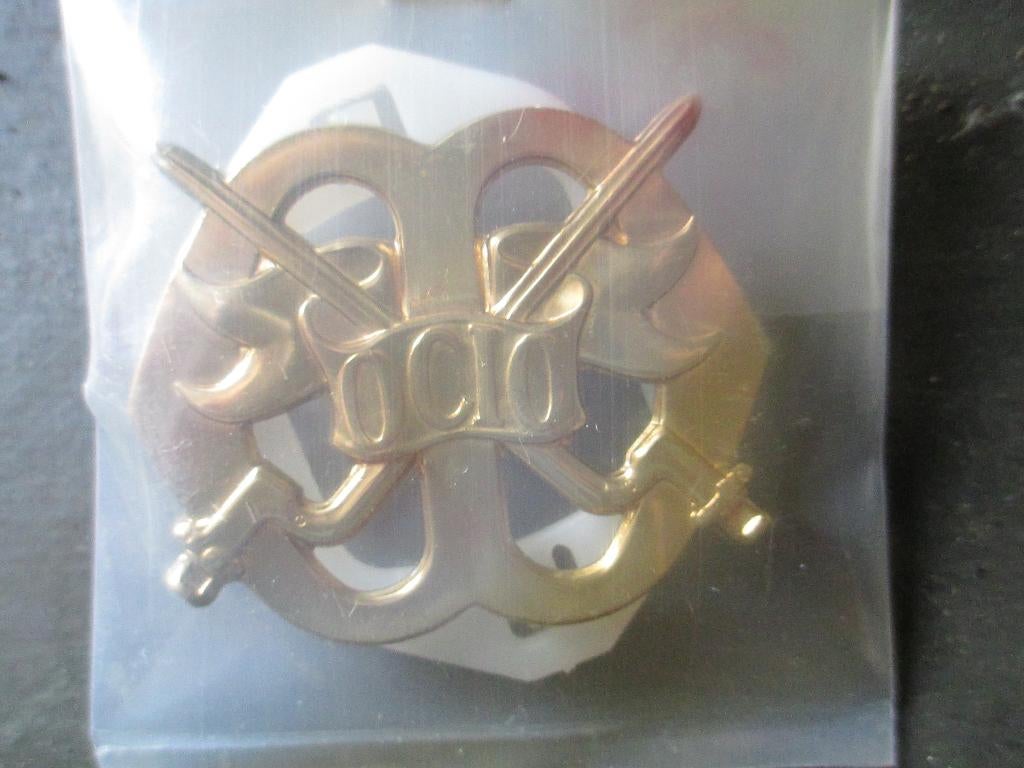 Baretembleem OCIO en batches landmacht nl leger., Verzamelen, Ophalen of Verzenden, Landmacht, Nederland, Embleem of Badge