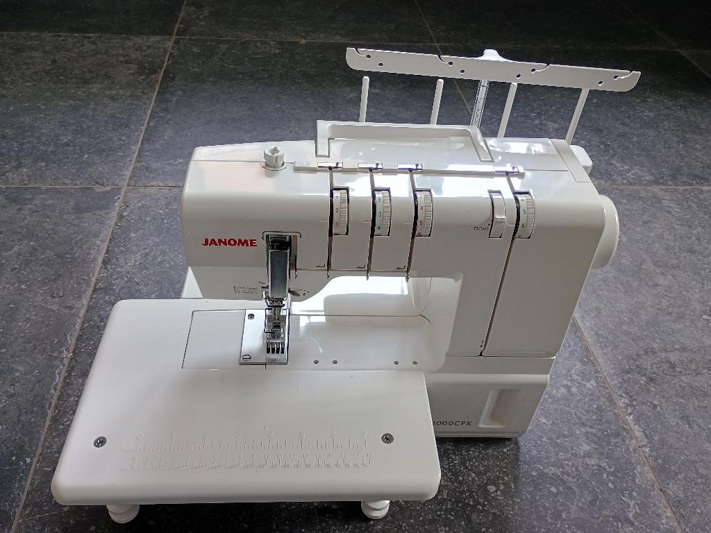 Janome  CoverPro 2000 Coverlock machine, Ophalen of Verzenden, Zo goed als nieuw, Lockmachine, Janome