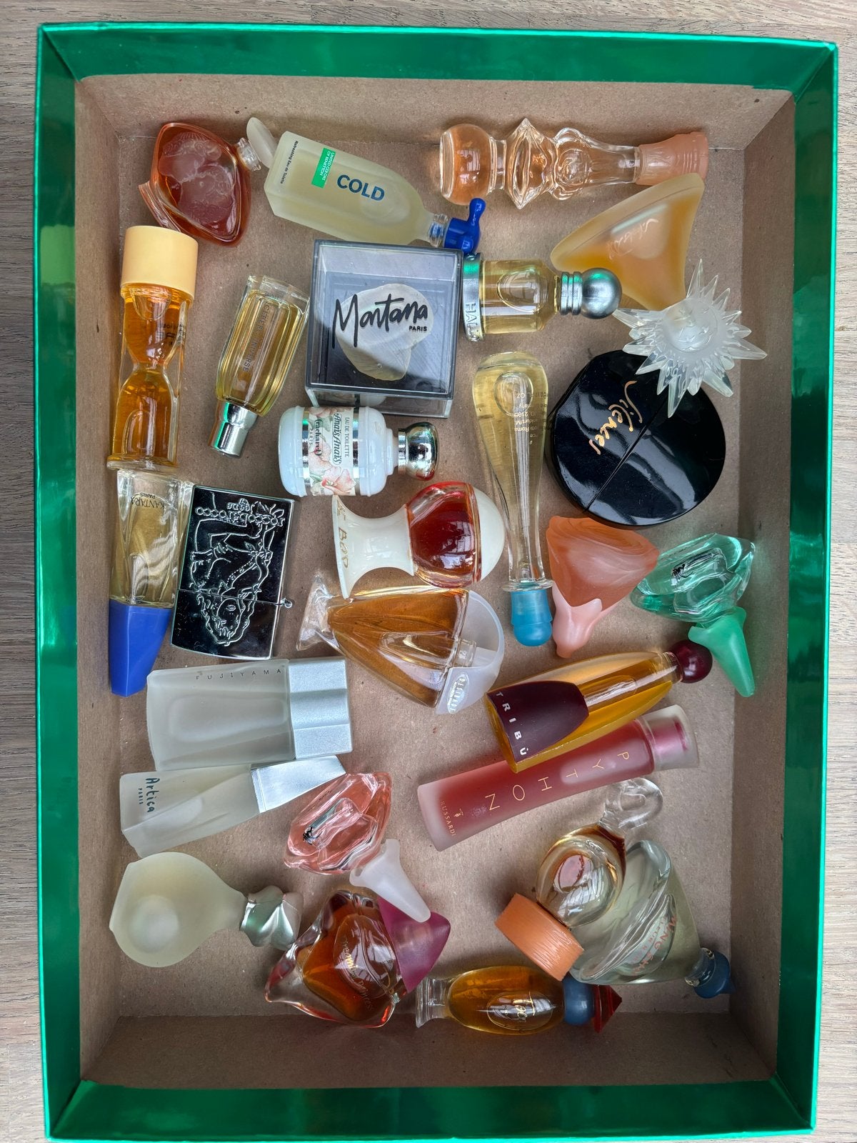 26 Bijzondere en Oude Parfum Miniaturen Collectie, Verzamelen, Ophalen of Verzenden, Gebruikt, Miniatuur, Gevuld