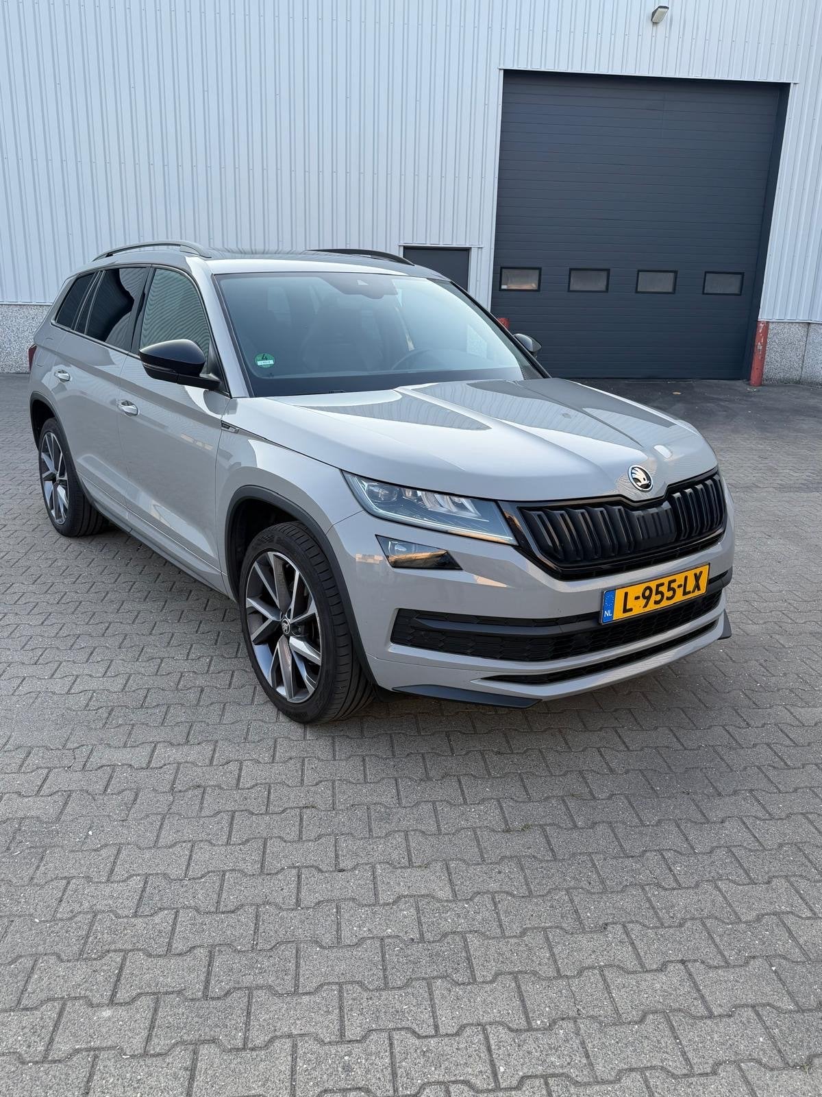 Skoda Kodiaq 1.5 TSI Greentech ACT 150pk Dsg-7 2021 Grijs, Auto's, Skoda, 1481 kg, 84 €/maand, 750 kg, Leder en Alcantara