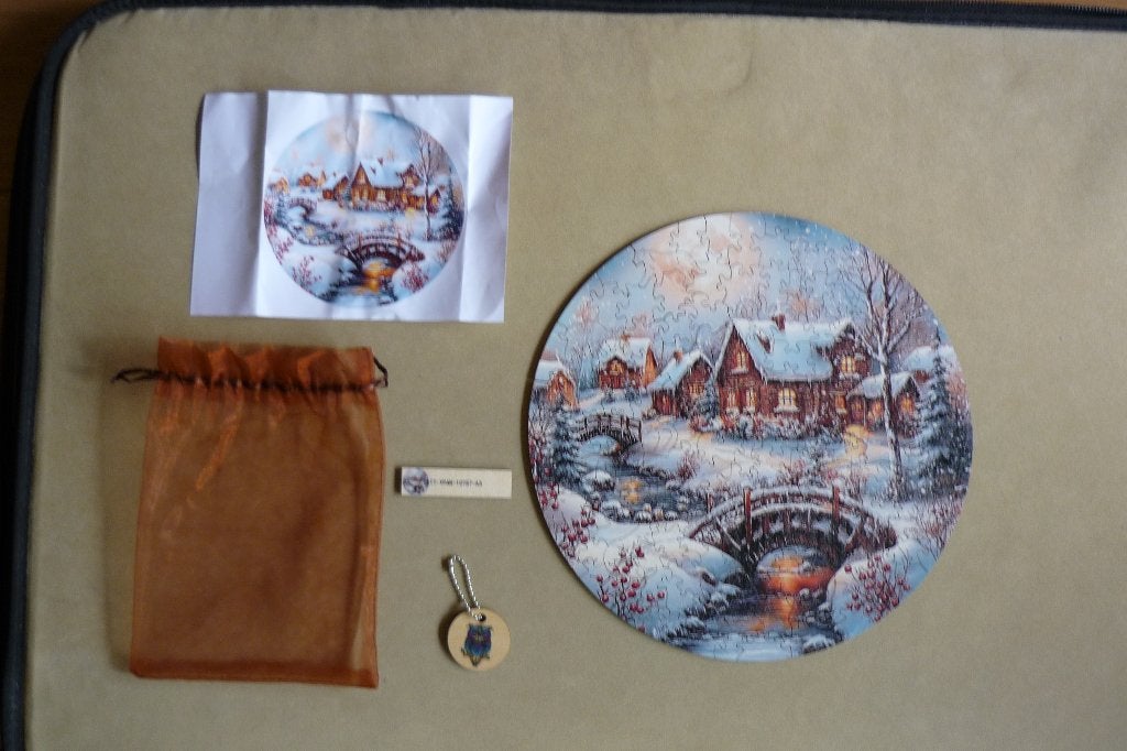Ronde Houten puzzel (A3) '' SNEEUWLANDSCHAP '' + Poster 150, Ophalen, Minder dan 500 stukjes, Zo goed als nieuw, Legpuzzel