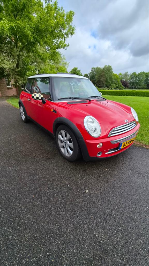 Mini 1.6 16V Cooper 2004 Rood, Auto's, Voorwielaandrijving, 4 cilinders, 4 stoelen, Bedrijf