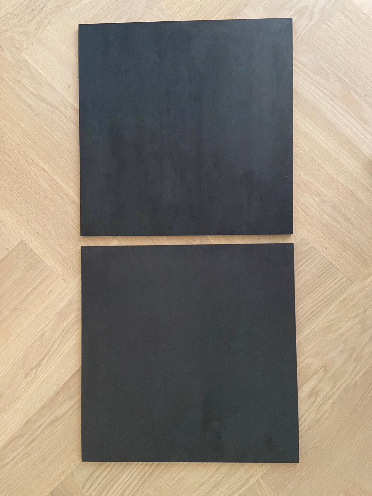 2 nieuwe tegels, Mosa Maastricht, 45x45 cm, Doe-het-zelf en Verbouw, Tegels, Ophalen, 40 tot 60 cm, 40 tot 60 cm, Keramiek